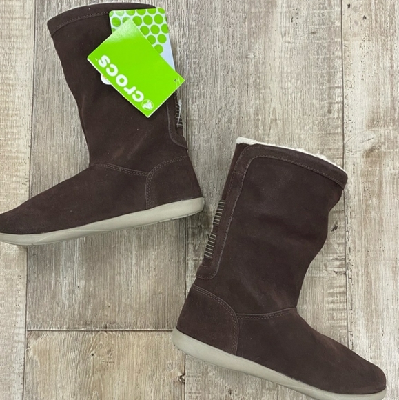 Crocs Adela Fold Over Fuzz Booties Mahogany 6 New - Picture 2 of 5